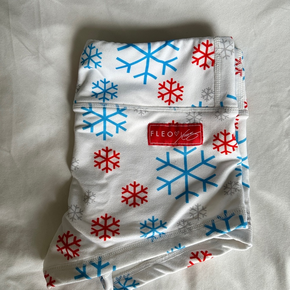 Holiday Fleo Shorts